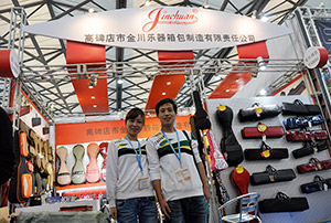 2012年金川樂器箱包應(yīng)邀參加上海樂器展覽會(huì)